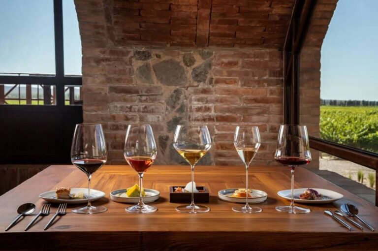 copas de vino en el restaurante angelica cocina maestra