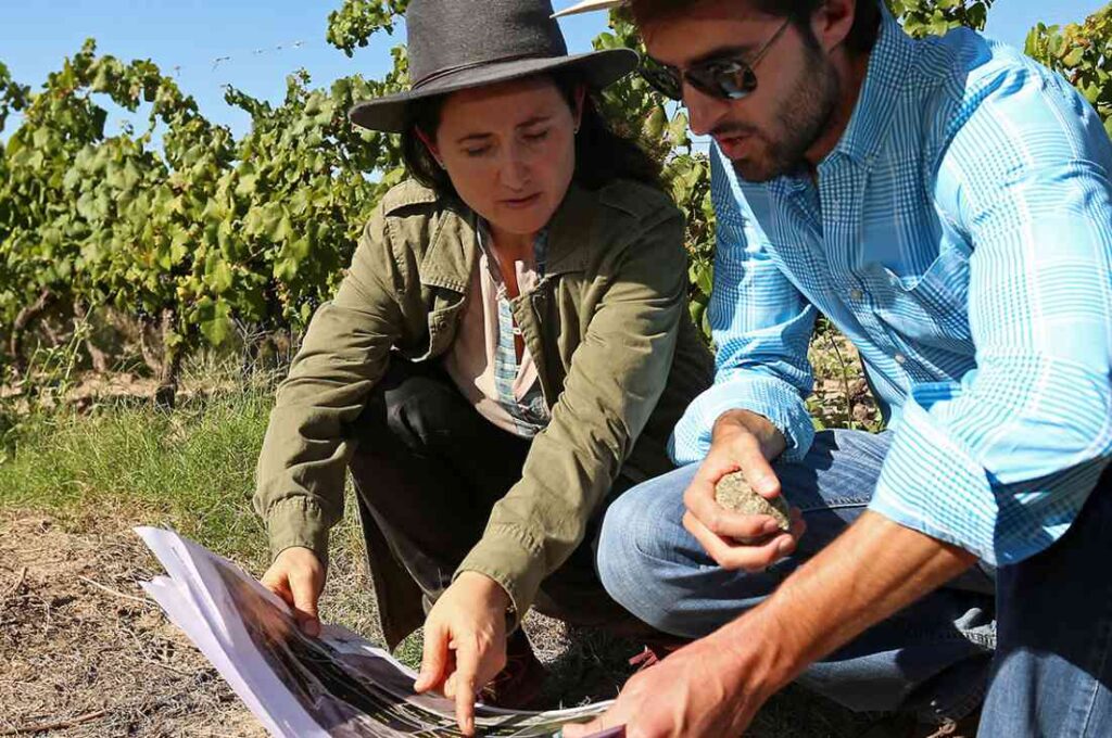 Estudio de parcela. Laura Catena con su equipo