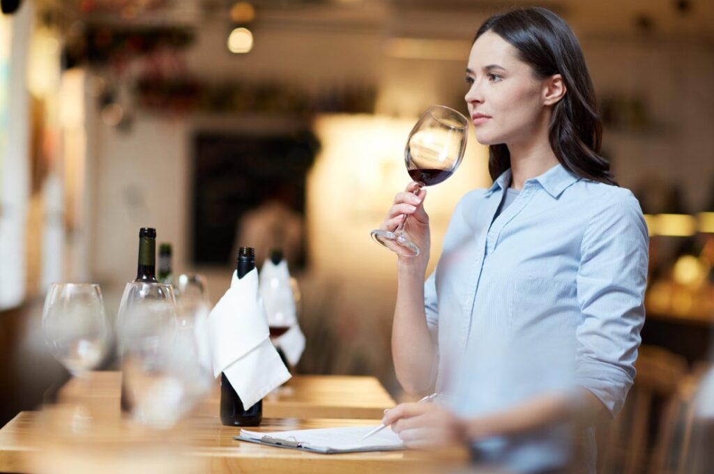 Decantar el vino mejora sus aromas y sabores