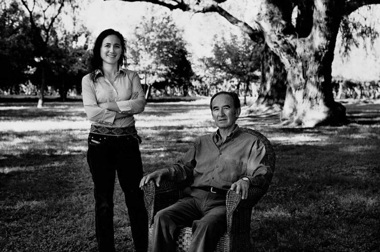 Nicolás Catena Zapata junto a su hija, Laura Catena, directora general de la bodega.