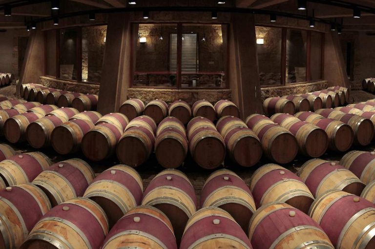 Interior de la bodega La Pirámide, en Agrelo, Luján de Cuyo.