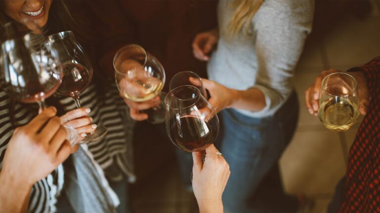 Vino y amigos: una sociedad imbatible