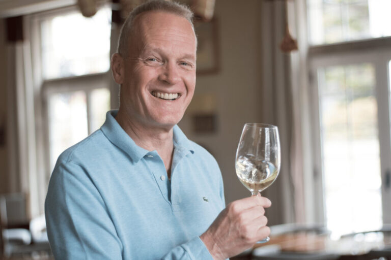 Los elegidos de Tim Atkin: vinos argentinos destacados por el crítico en 2024