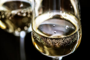 Día Internacional del Champagne: Mitos y verdades de una bebida única