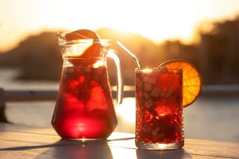Tragos con Vino: Frescura y Creatividad en Cada Copa
