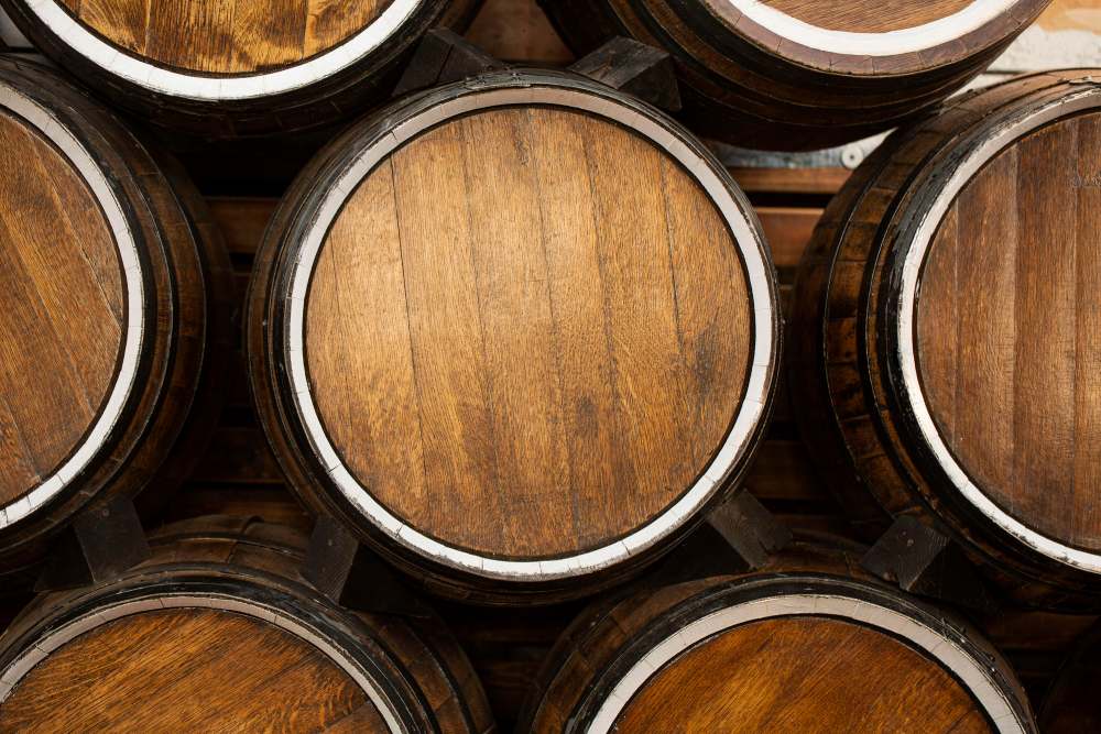 ¿Por qué los vinos con crianza en barrica son más caros?
