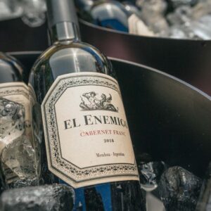 Botella de El Enemigo Cabernet Franc de Bodega Aleanna, vino tinto argentino elegante y especiado