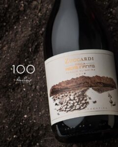 Un vino icónico, proveniente de una parcela específica en Paraje Altamira, que expresa con precisión la relación entre suelo y vino: textura calcárea, tensión y profundidad. Es un Malbec de alta gama donde la intervención enológica es mínima y el protagonismo está puesto en el lugar. Un ejemplo claro de hasta dónde puede llegar el concepto de vino de parcela.